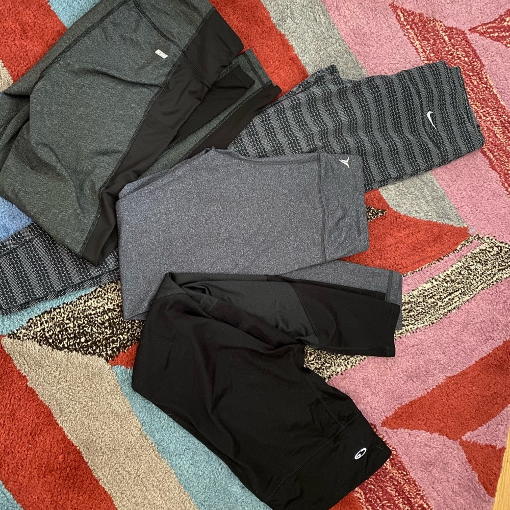 4 pair size M active wear leggings